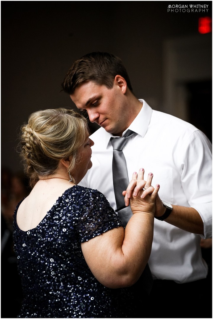 Wedding portriats on the Main Street Bridge in Columbus, Ohio